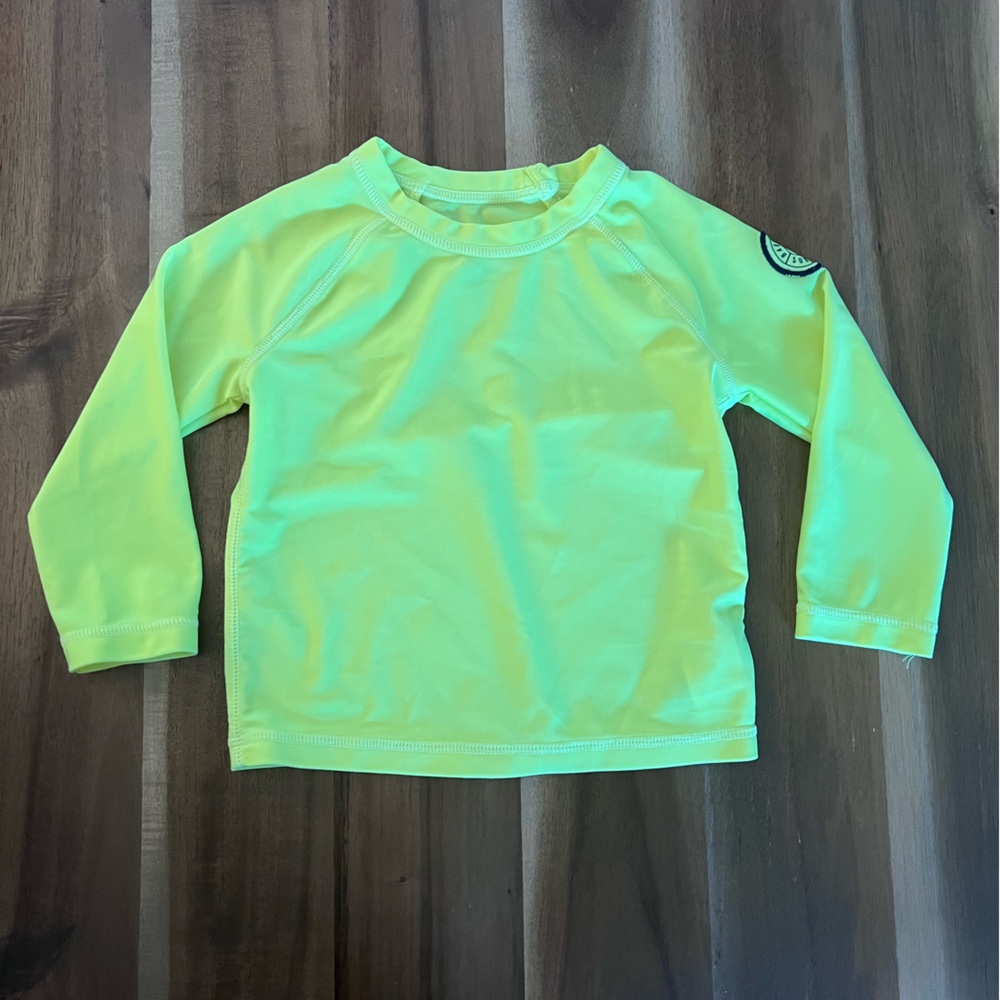 TWO Gap Kids Rashguards - Picture 6 of 9
